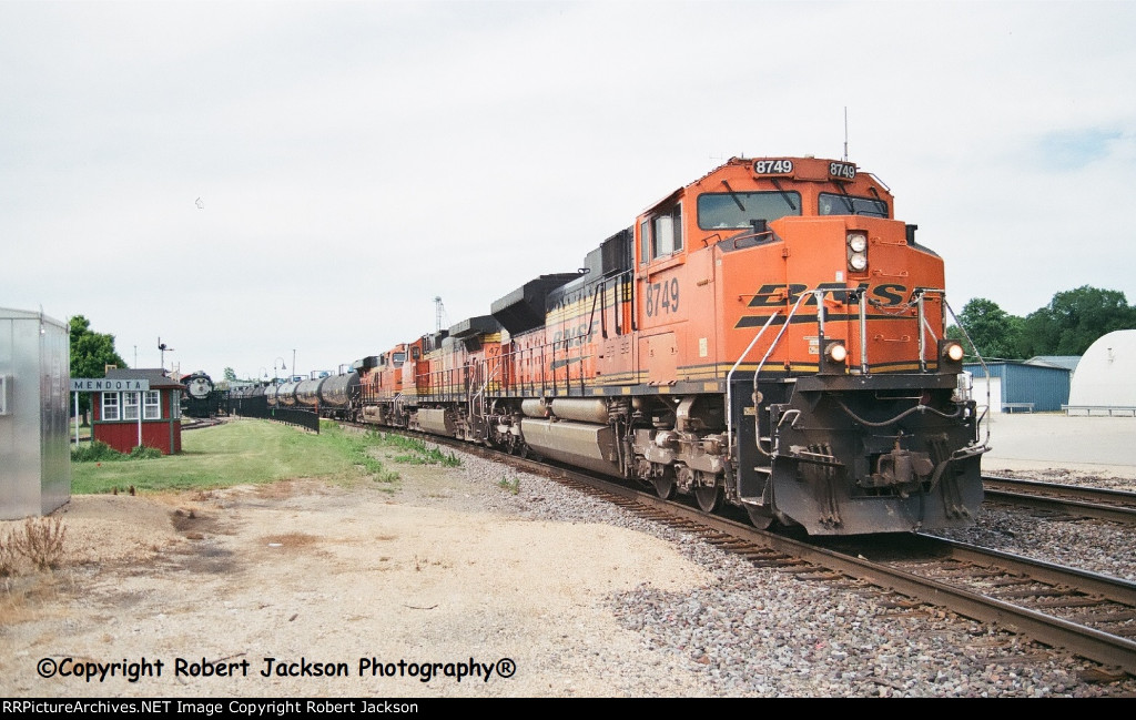 BNSF 8749